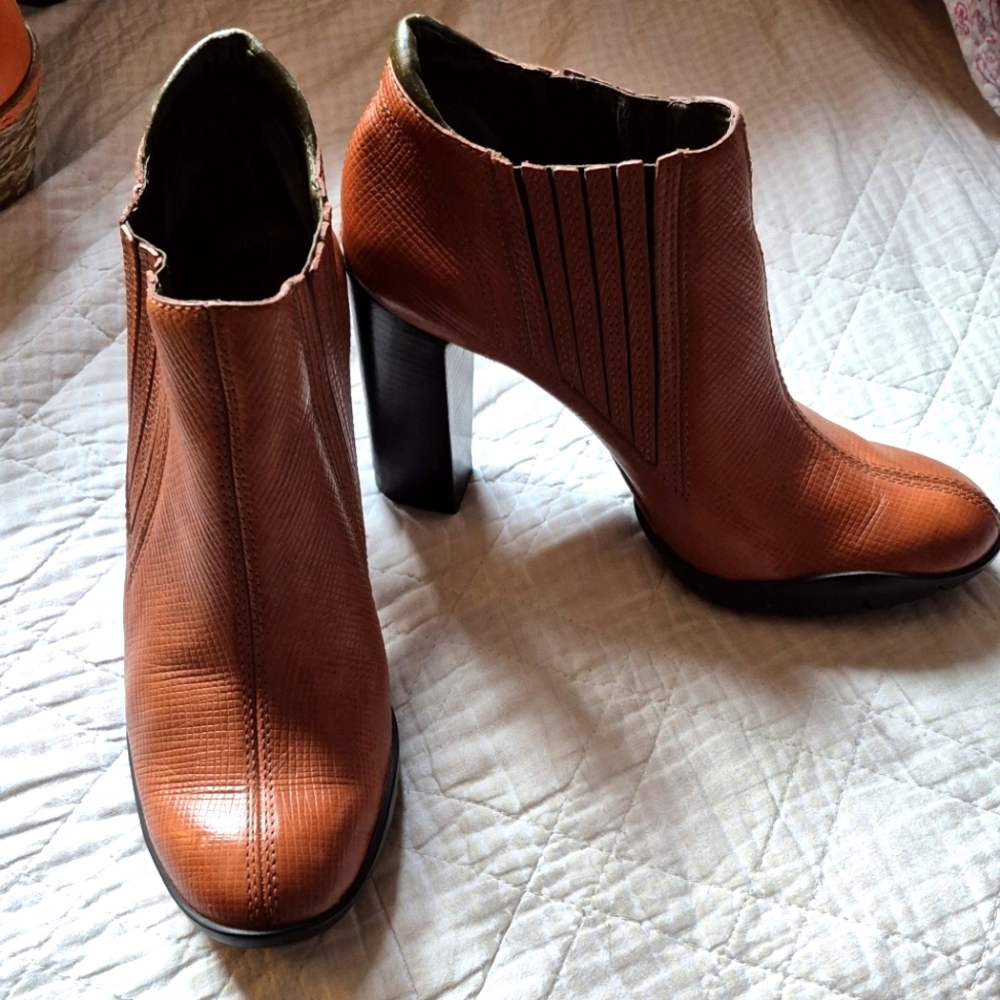 NikeAir Leather Ankle Boots